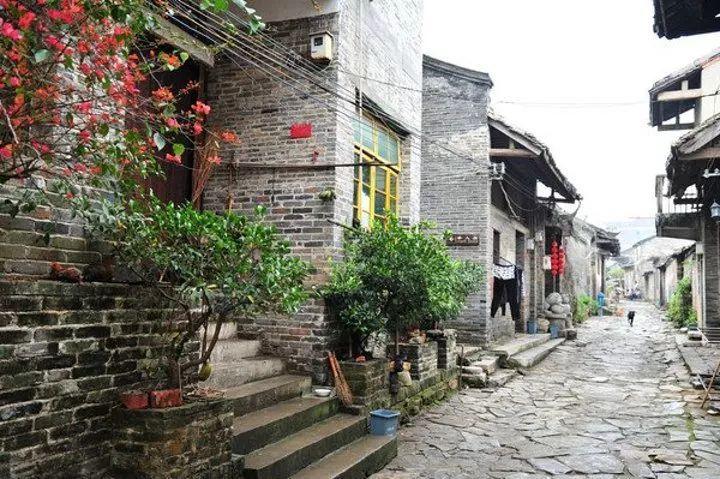 年纪大的女人为何招一些年轻男人喜欢?游戏画面